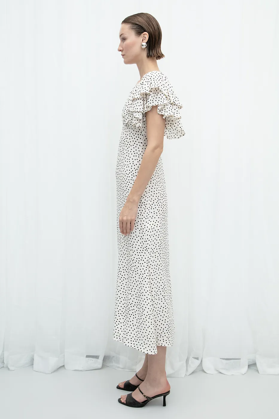 Bayan Ekru Kolları Fırfırlı Midi Elbise