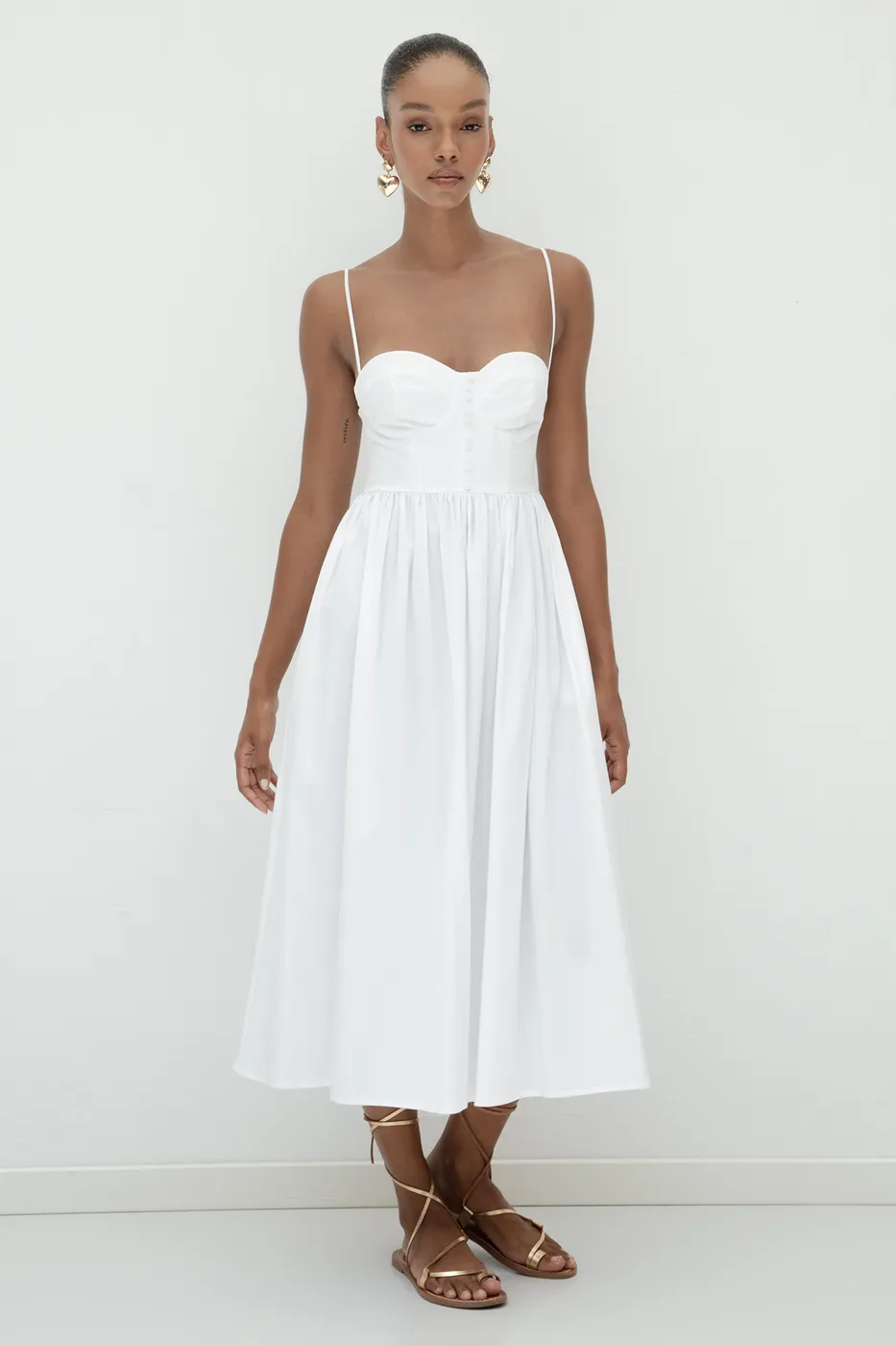 Bayan Beyaz Öpücük Yakalı Askılı Midi Elbise