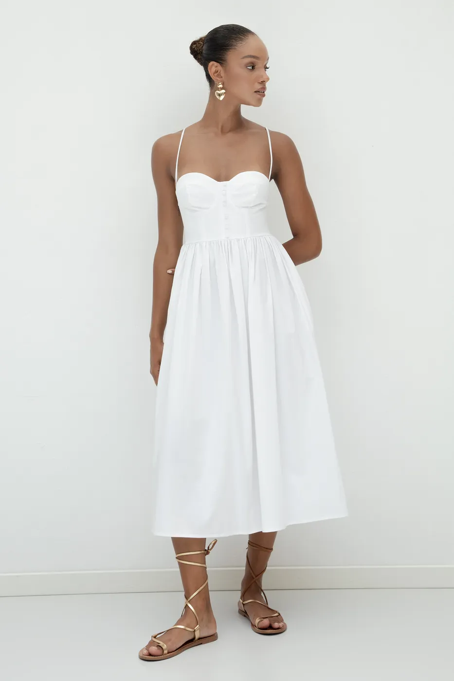 Bayan Beyaz Öpücük Yakalı Askılı Midi Elbise