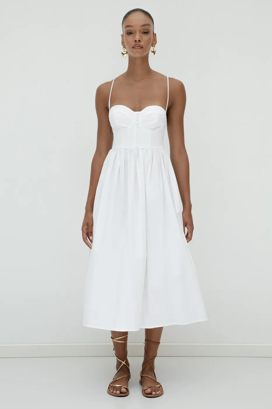 Bayan Beyaz Öpücük Yakalı Askılı Midi Elbise