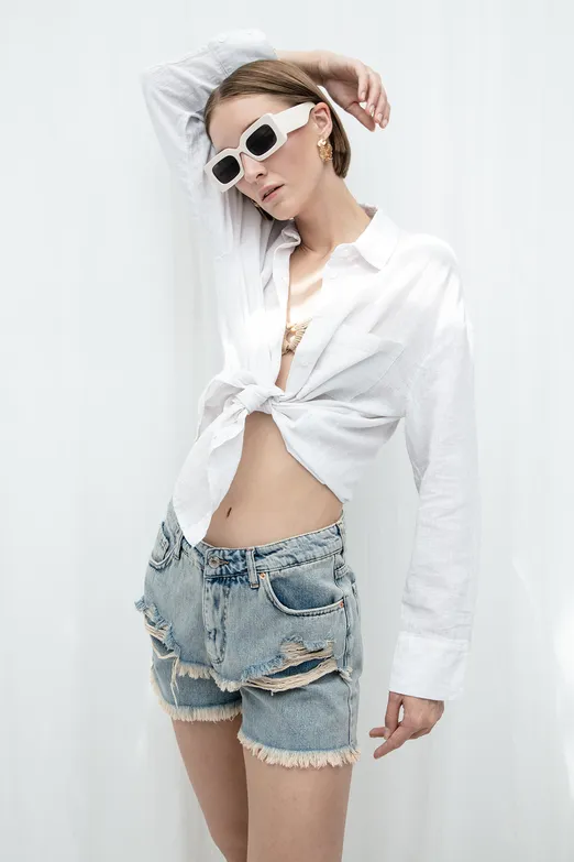 Bayan Mavi Yıpratmalı Denim Mini Şort - BSL