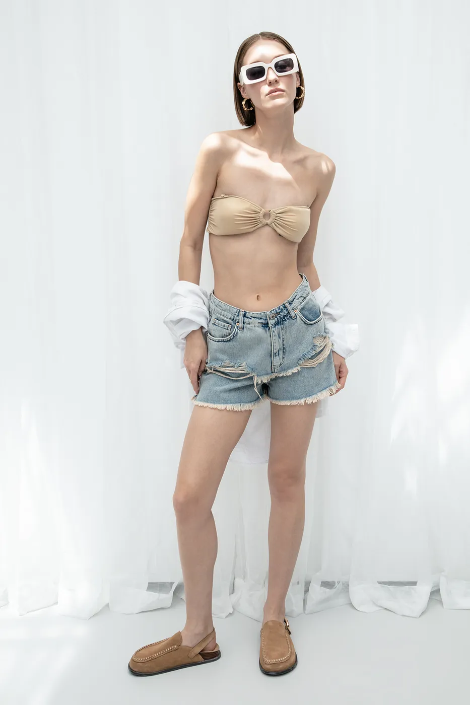 Bayan Mavi Yıpratmalı Denim Mini Şort