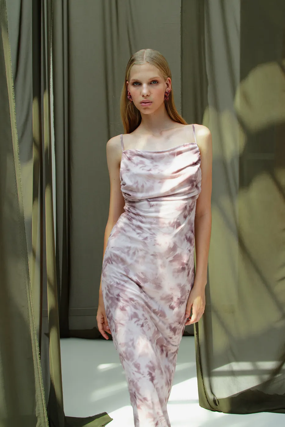 Bayan Kahverengi Askılı Tül Midi Elbise