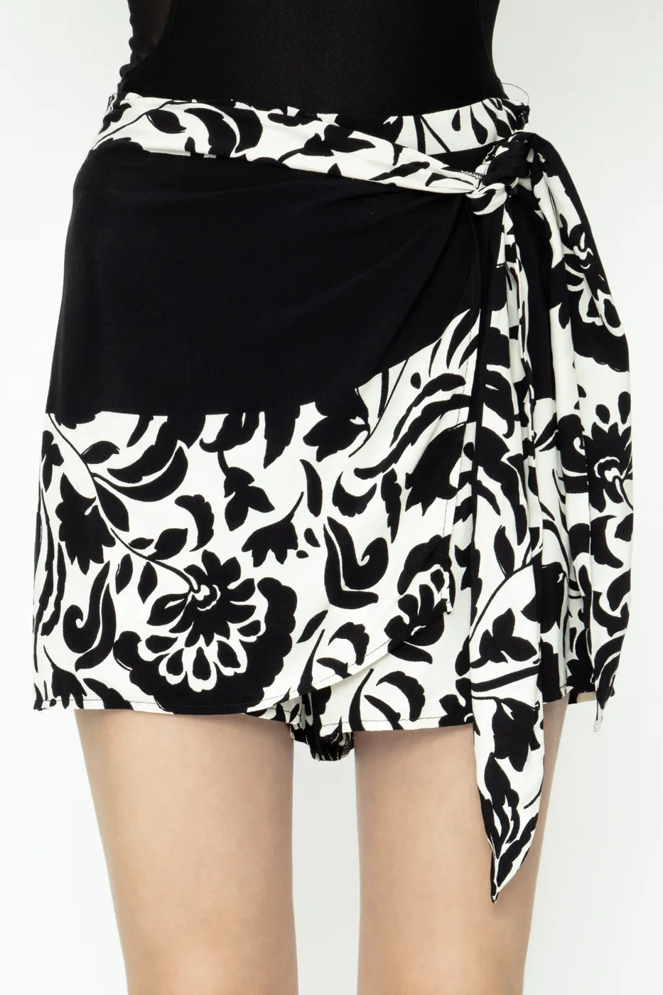 Bayan Siyah Yandan Bağlamalı Mini Şort Etek