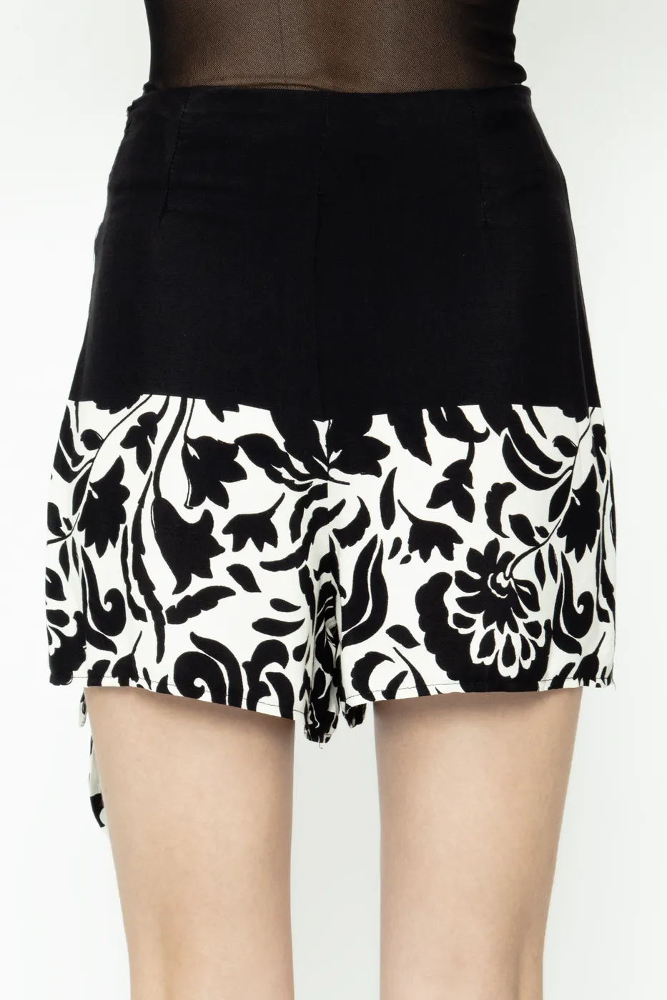 Bayan Siyah Yandan Bağlamalı Mini Şort Etek