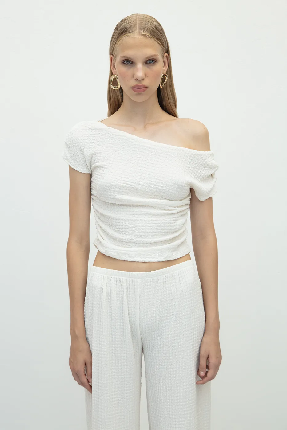 Bayan Ekru Dokulu Carmen Yaka Bluz