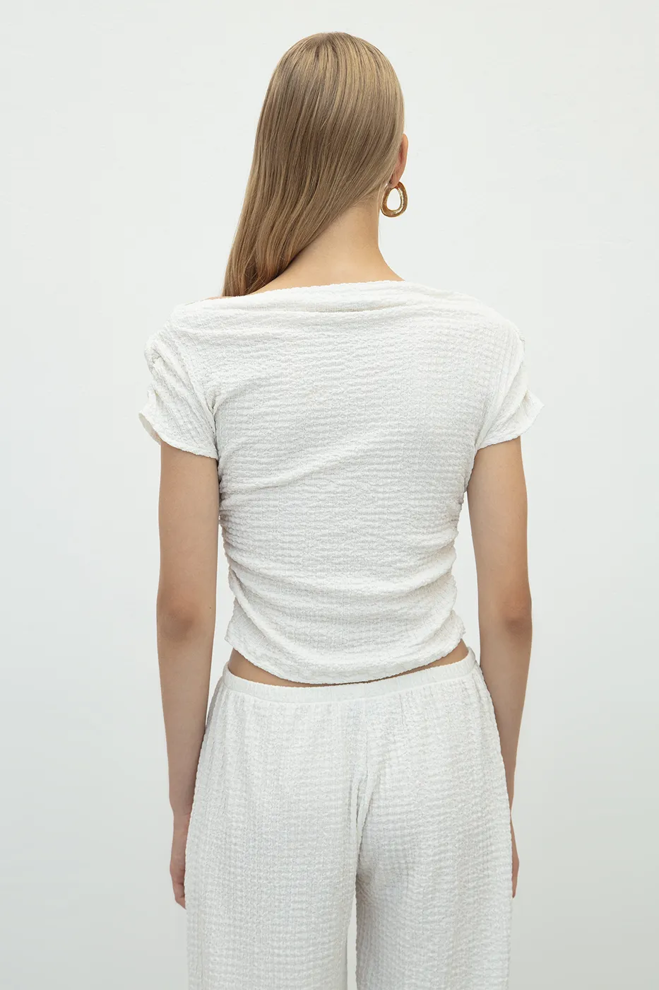 Bayan Ekru Dokulu Carmen Yaka Bluz