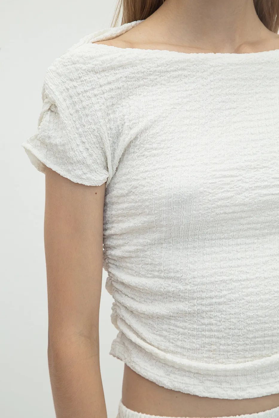 Bayan Ekru Dokulu Carmen Yaka Bluz