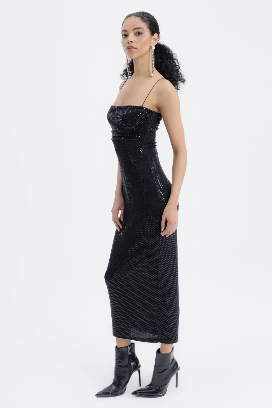 Bayan Siyah Askılı Pulpayet Midi Elbise