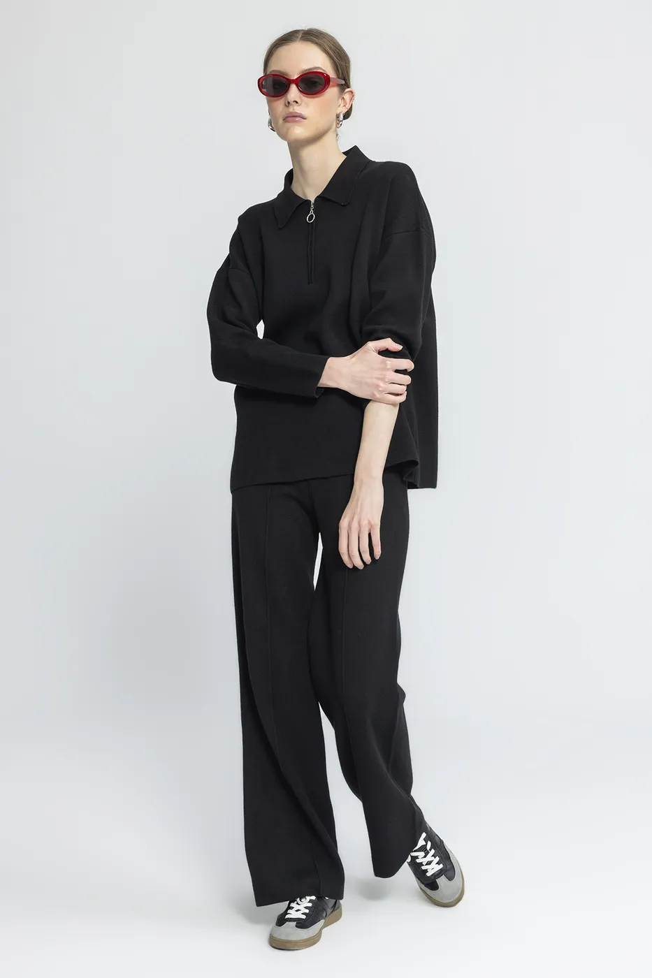 Bayan Siyah Düz Kesim Triko Pantolon