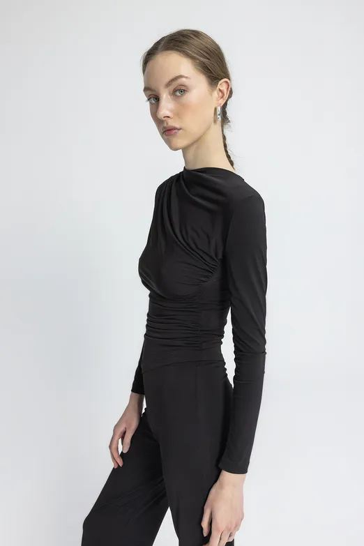 Bayan Siyah Drapeli Top - BSL