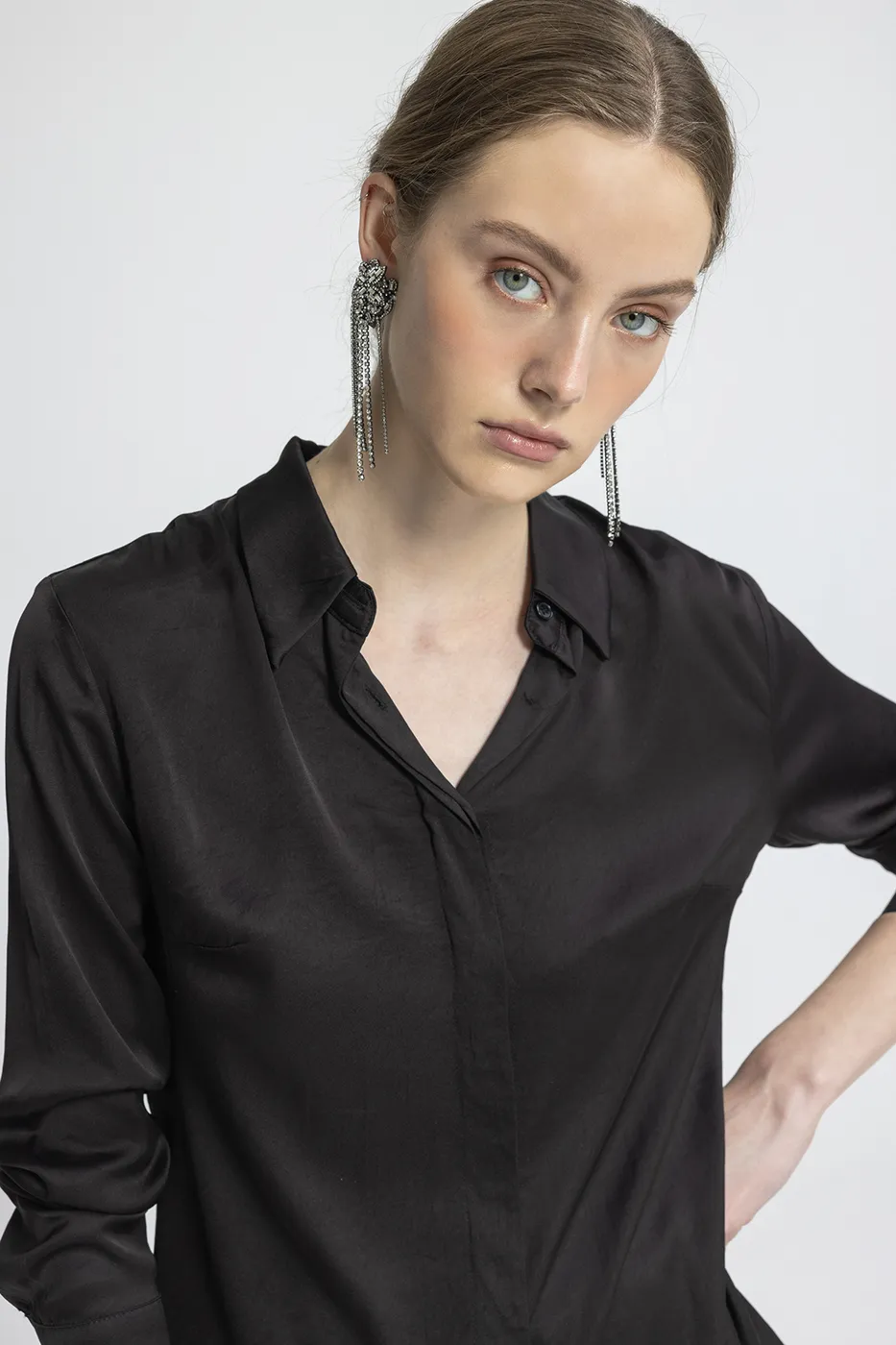 Bayan Siyah Saten Regular Gömlek