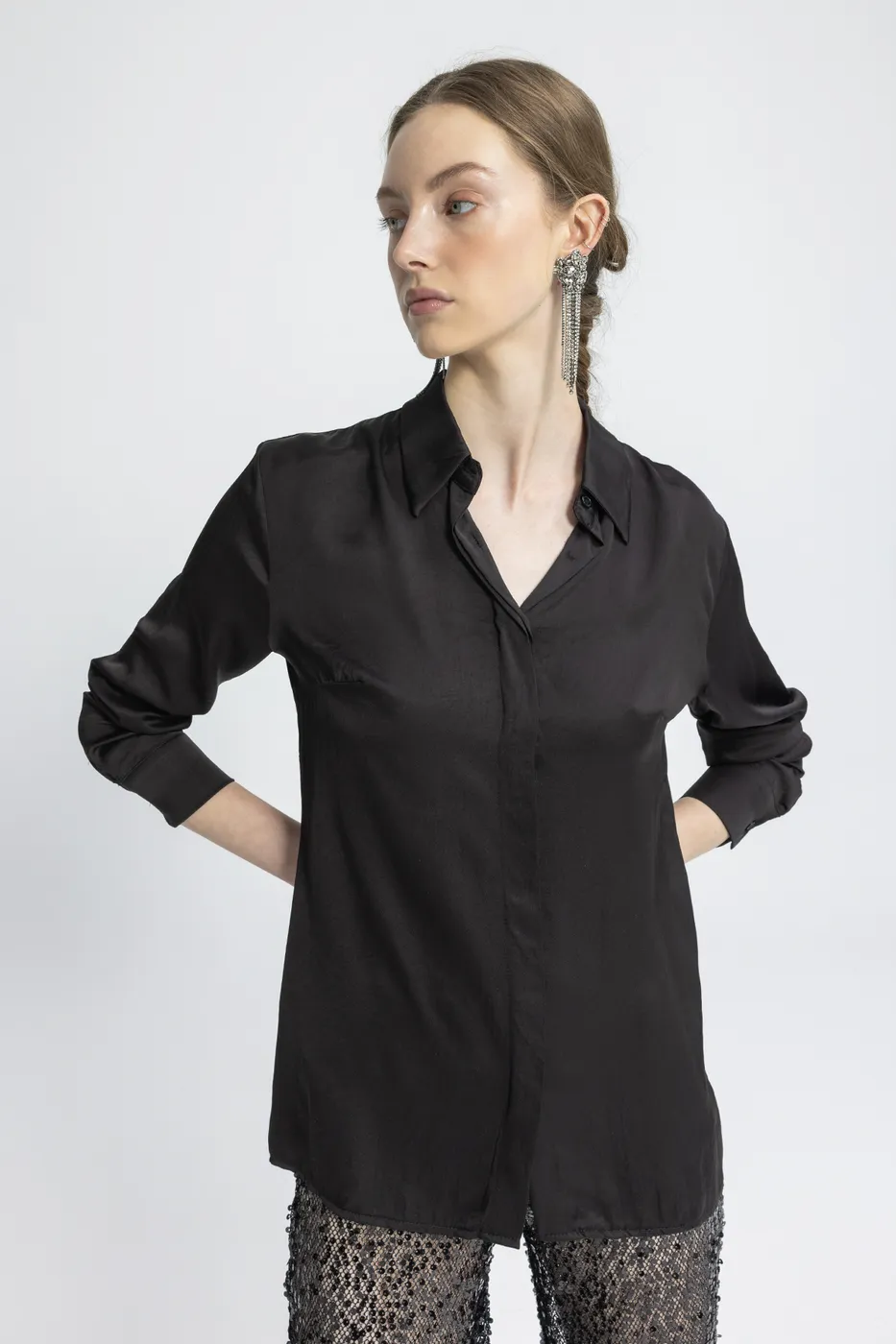 Bayan Siyah Saten Regular Gömlek