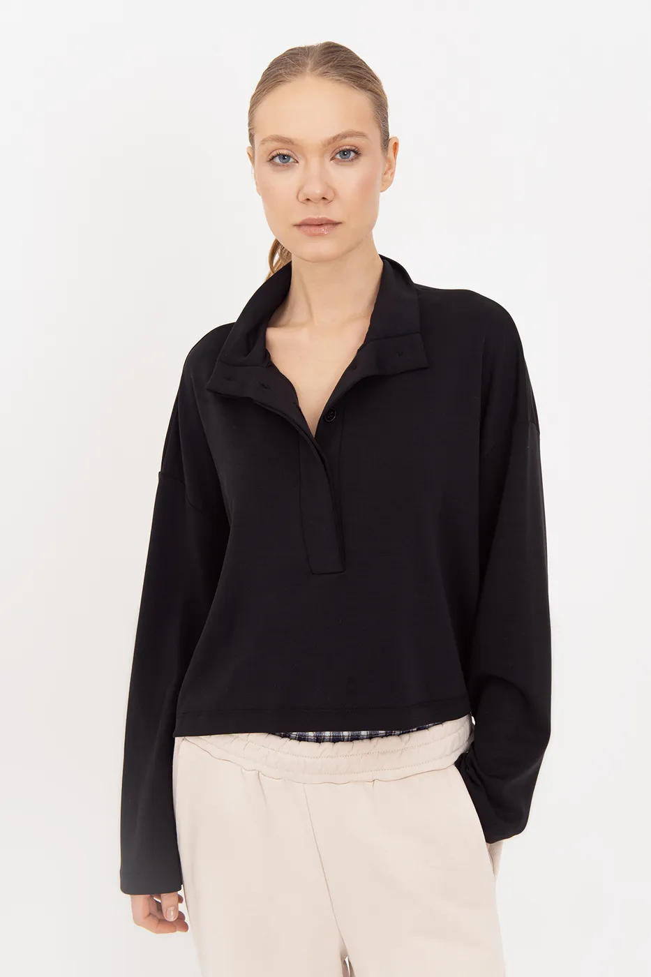 Bayan Siyah Modal Dik Yakalı Pat Detaylı Sweatshirt