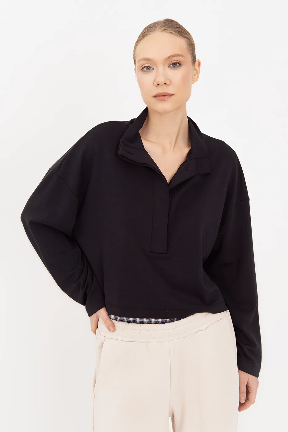 Bayan Siyah Modal Dik Yakalı Pat Detaylı Sweatshirt