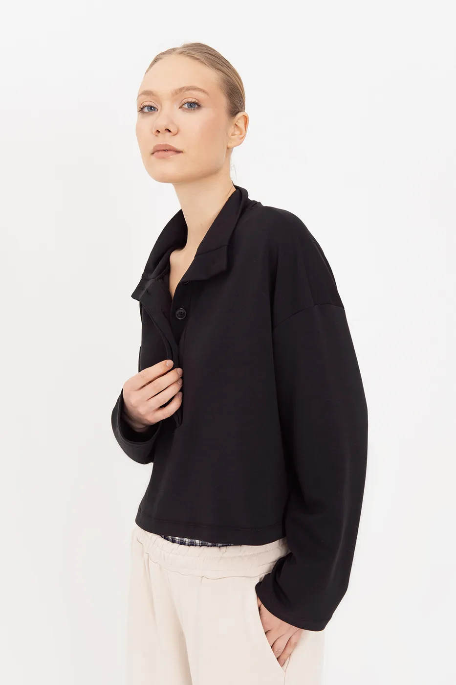 Bayan Siyah Modal Dik Yakalı Pat Detaylı Sweatshirt