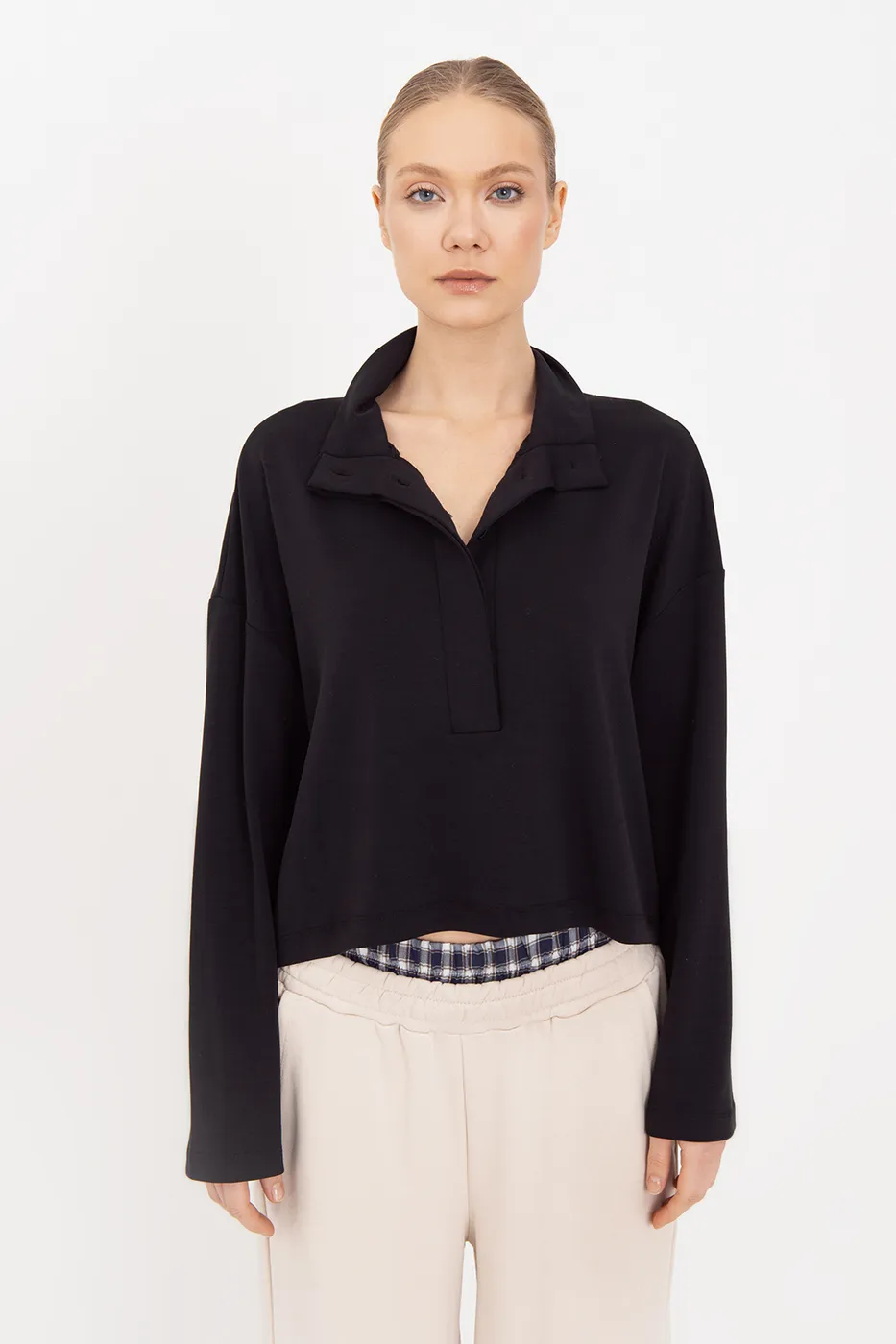 Bayan Siyah Modal Dik Yakalı Pat Detaylı Sweatshirt