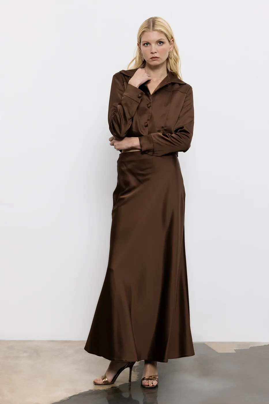 Bayan Kahverengi Saten Volanlı Midi Etek