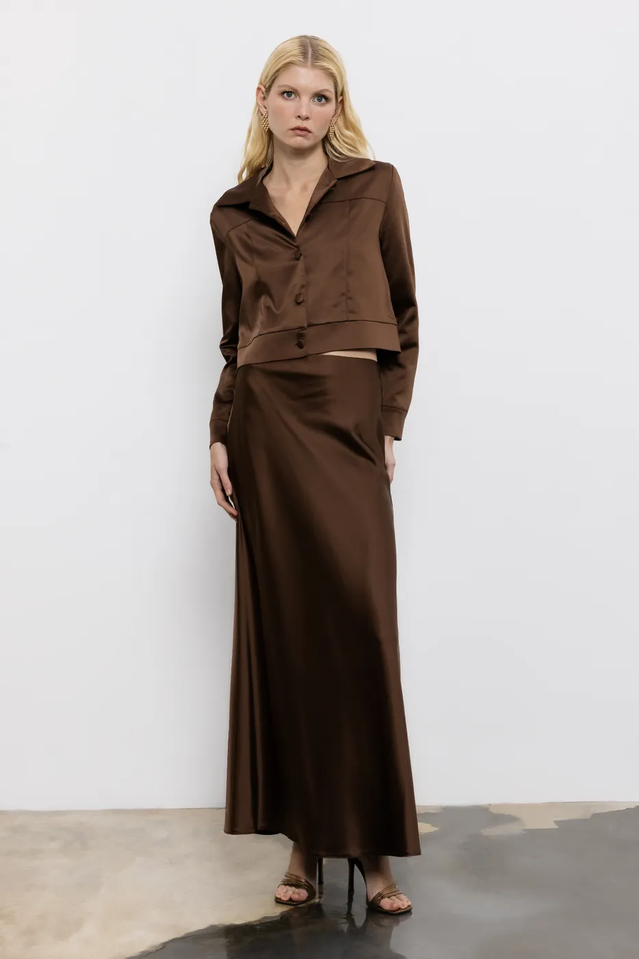 Bayan Kahverengi Saten Volanlı Midi Etek