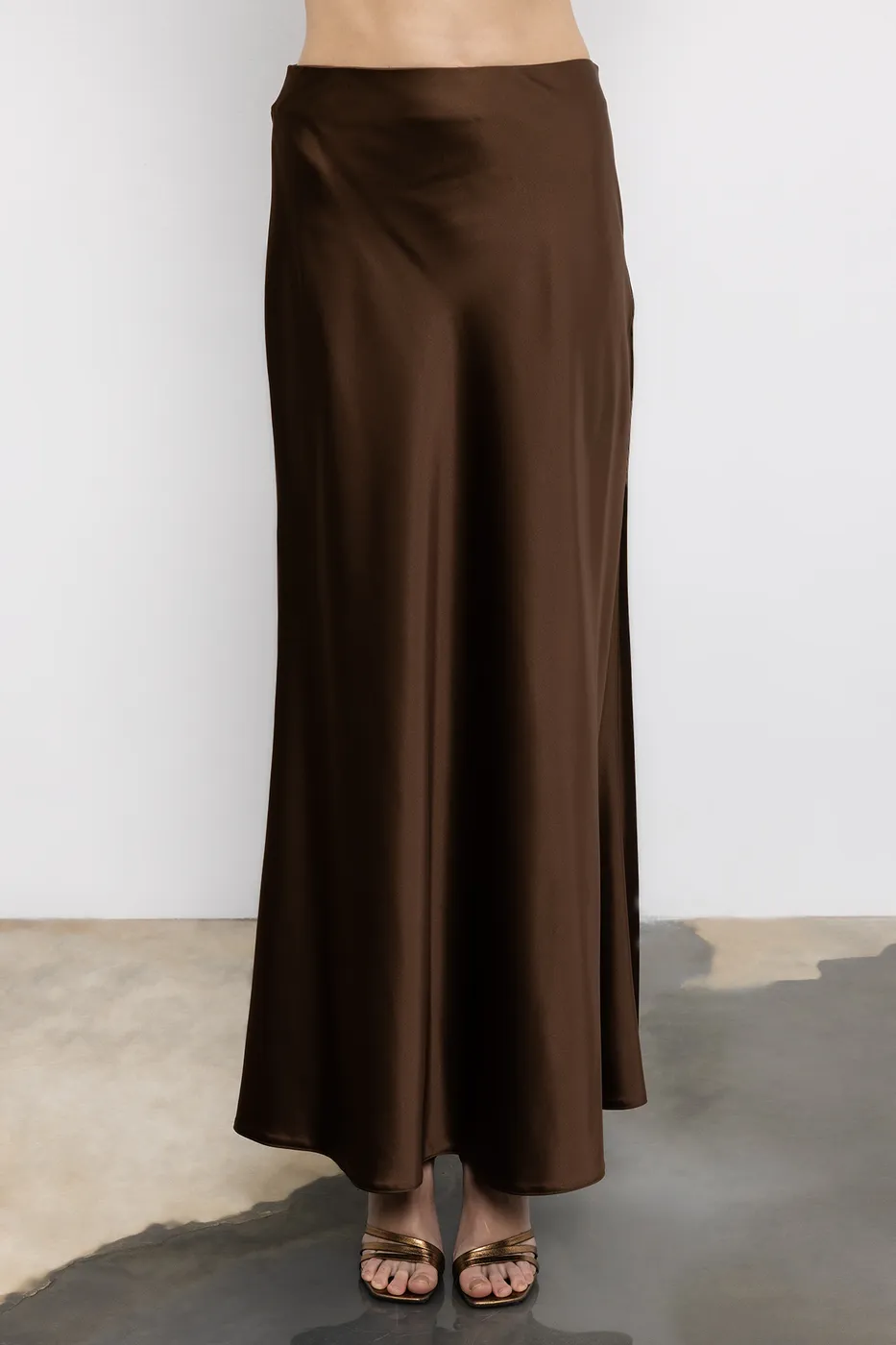 Bayan Kahverengi Saten Volanlı Midi Etek