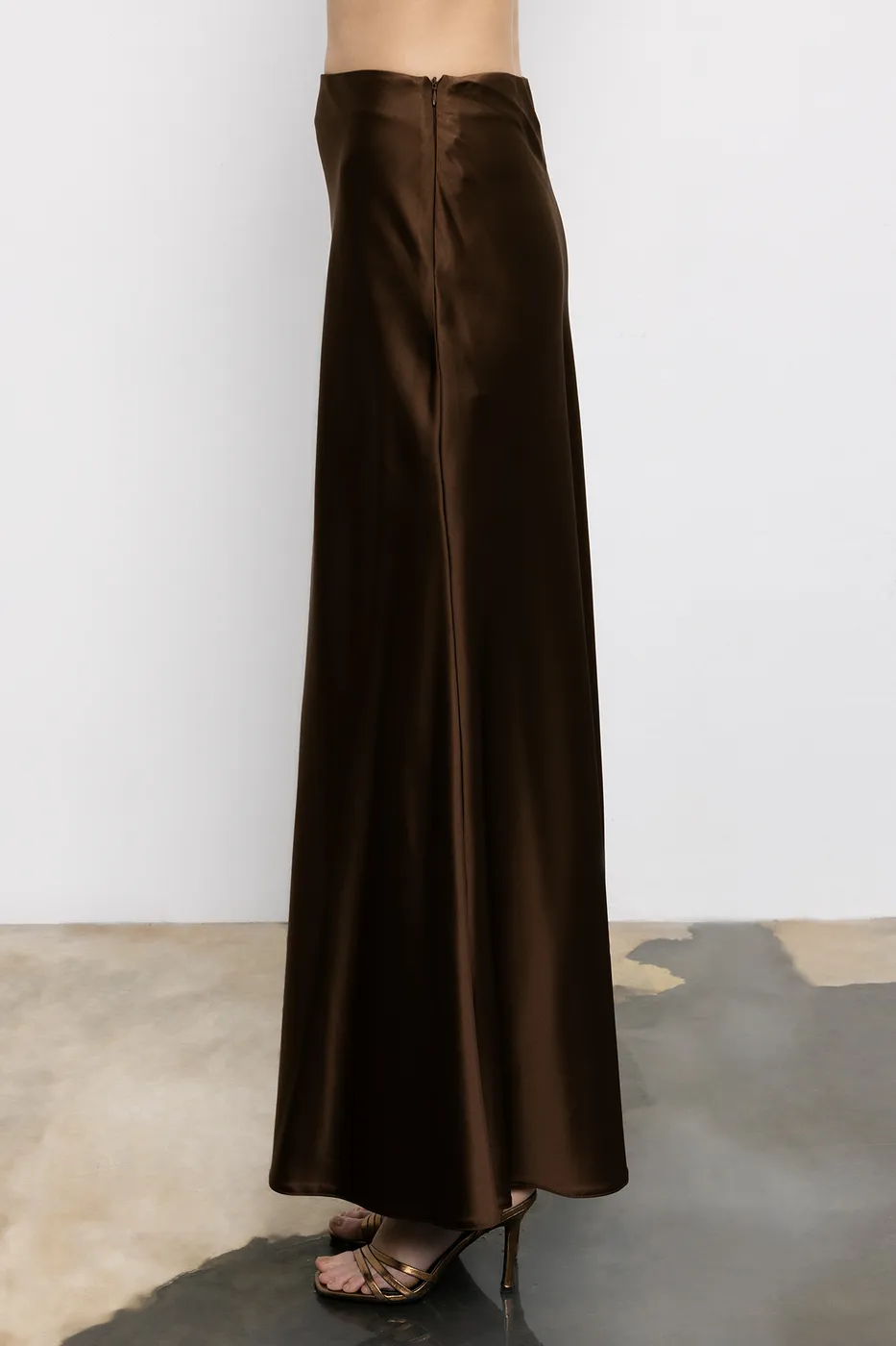 Bayan Kahverengi Saten Volanlı Midi Etek