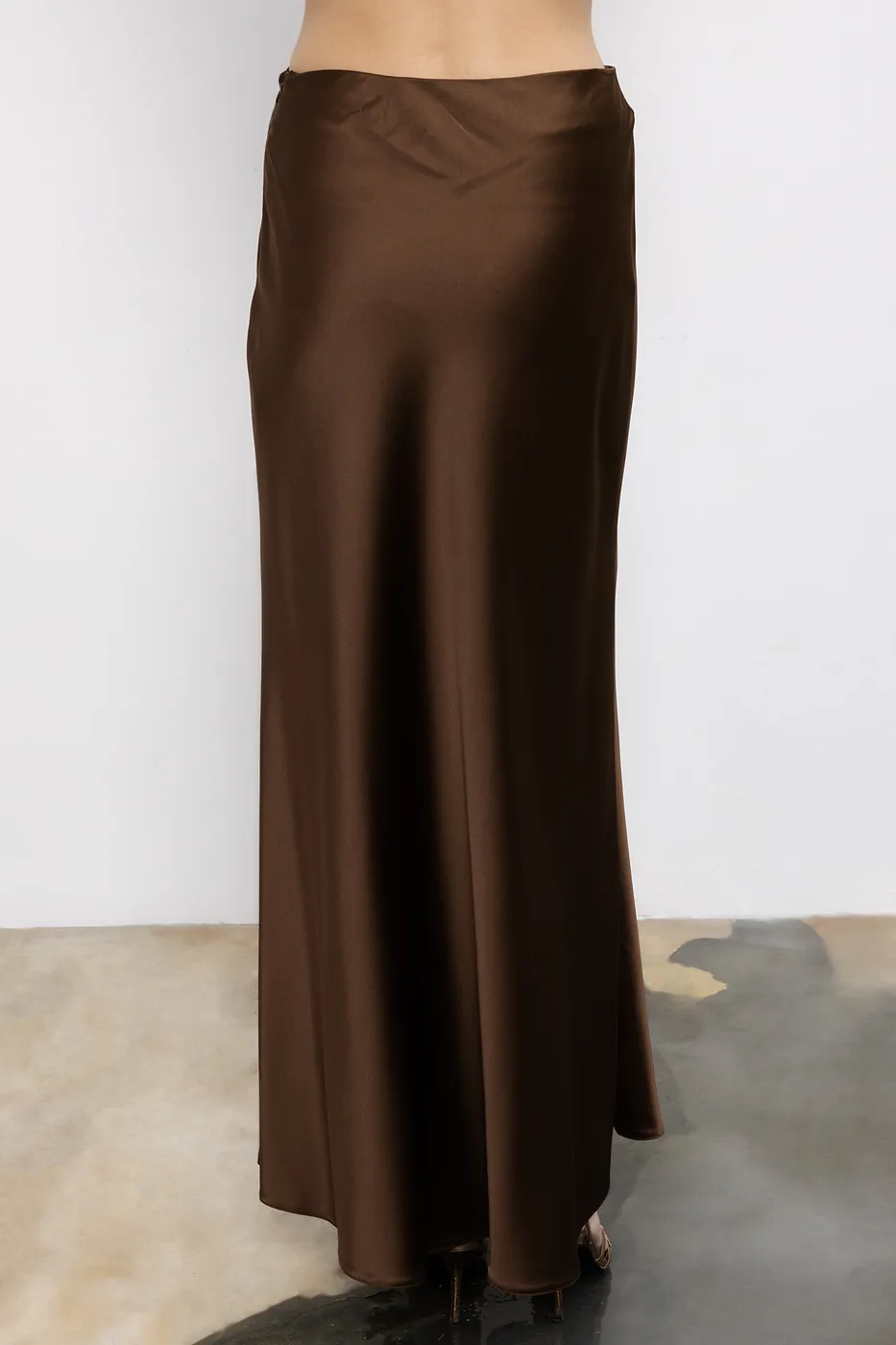 Bayan Kahverengi Saten Volanlı Midi Etek