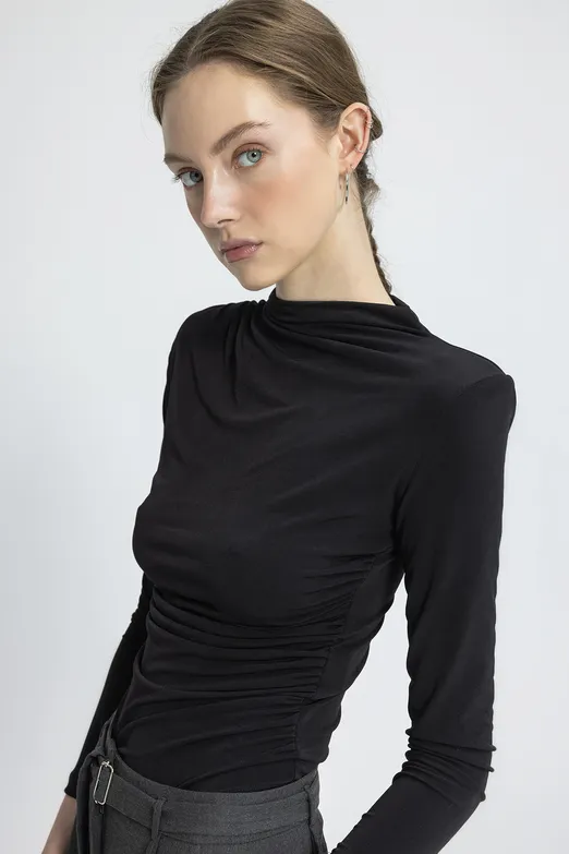 Bayan Siyah Drapeli Top - BSL