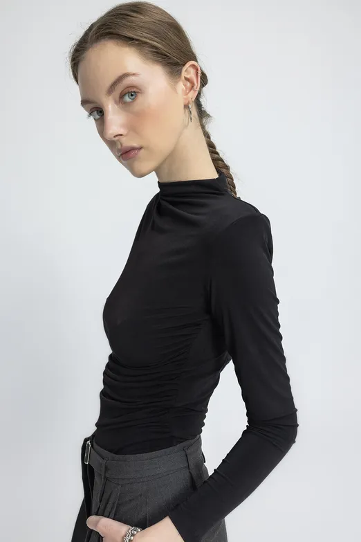 Bayan Siyah Drapeli Top - BSL