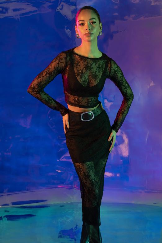 Bayan  Dantel Kayık Yaka Lıcralı Crop Top