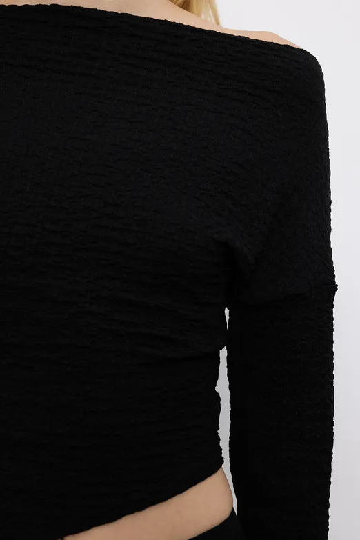 Bayan Siyah Asimetrik Kesimli Etek Ucu Detaylı Dokulu Top - BSL