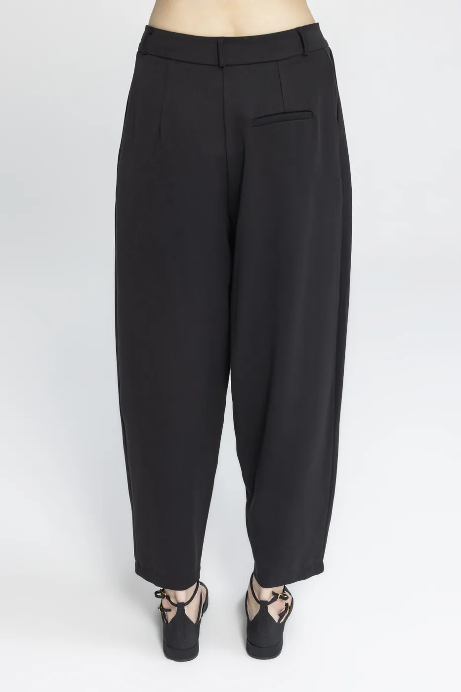 Bayan Siyah Pileli Havuç Pantolon
