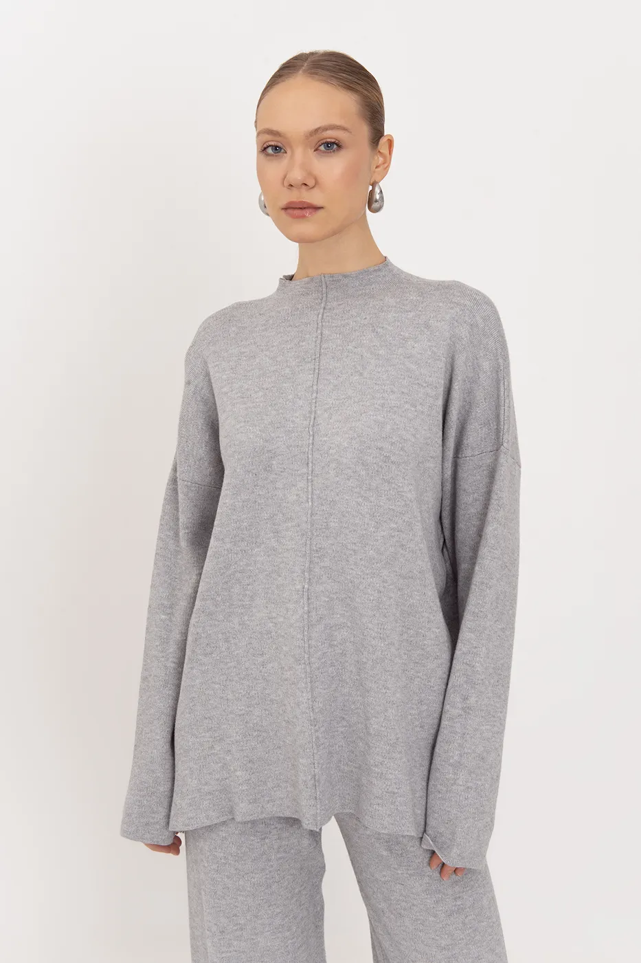 Bayan Gri Dik Yaka Detaylı Oversize Örgü Kazak