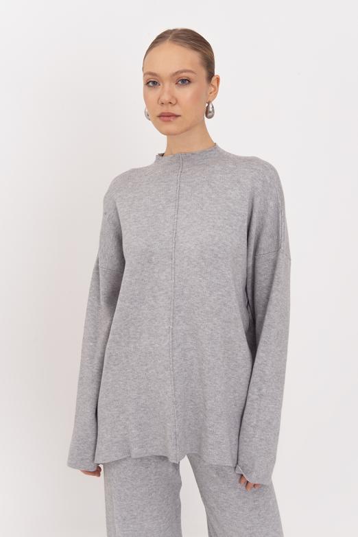 Bayan  Dik Yaka Detaylı Oversize Örgü Kazak