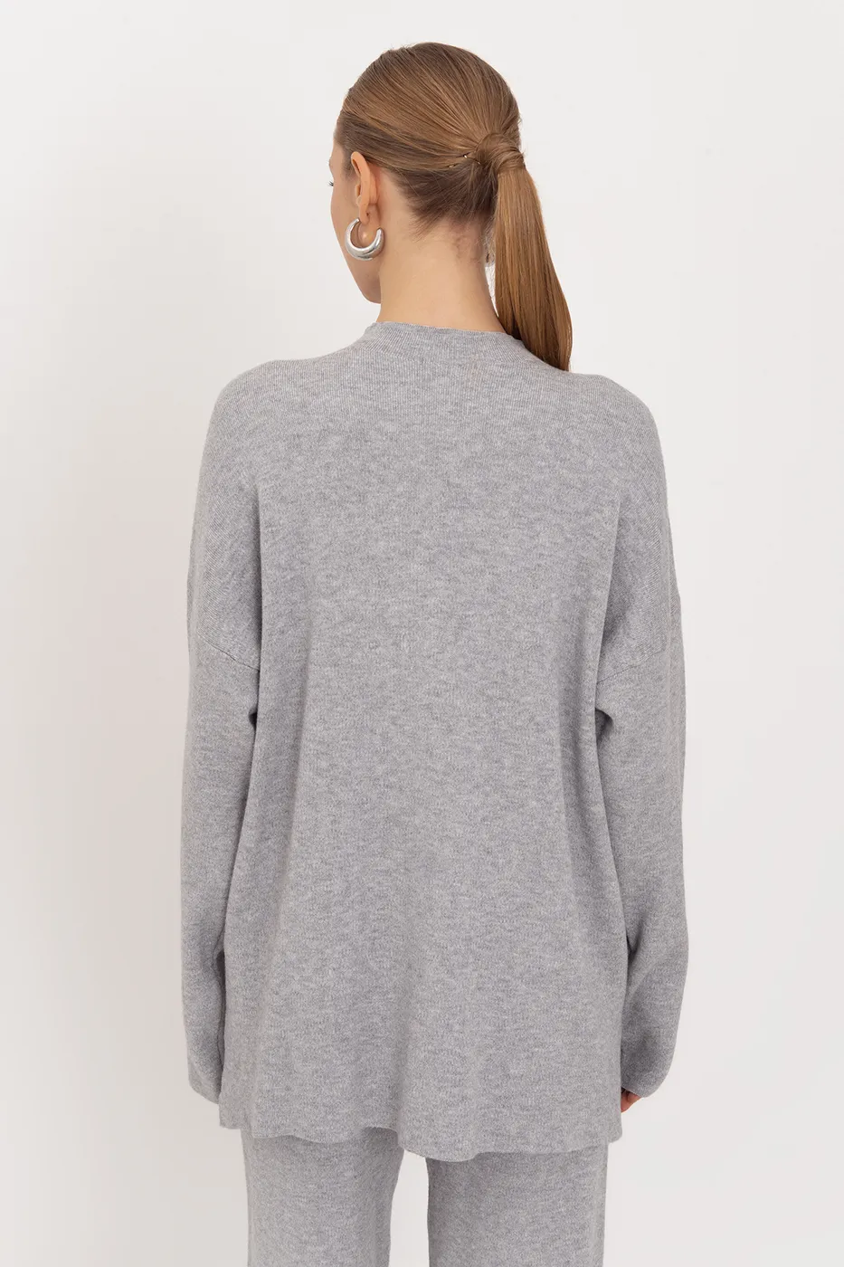 Bayan Gri Dik Yaka Detaylı Oversize Örgü Kazak