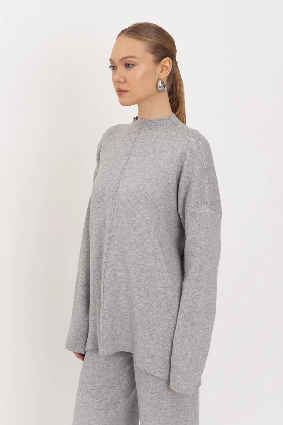 Bayan Gri Dik Yaka Detaylı Oversize Örgü Kazak