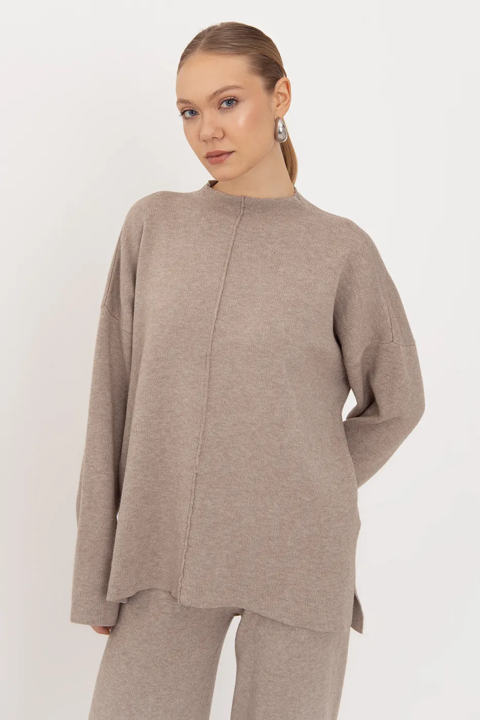 Bayan Vizon Dik Yaka Detaylı Oversize Örgü Kazak