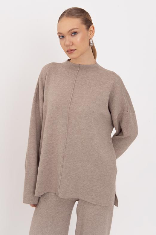 Bayan  Dik Yaka Detaylı Oversize Örgü Kazak