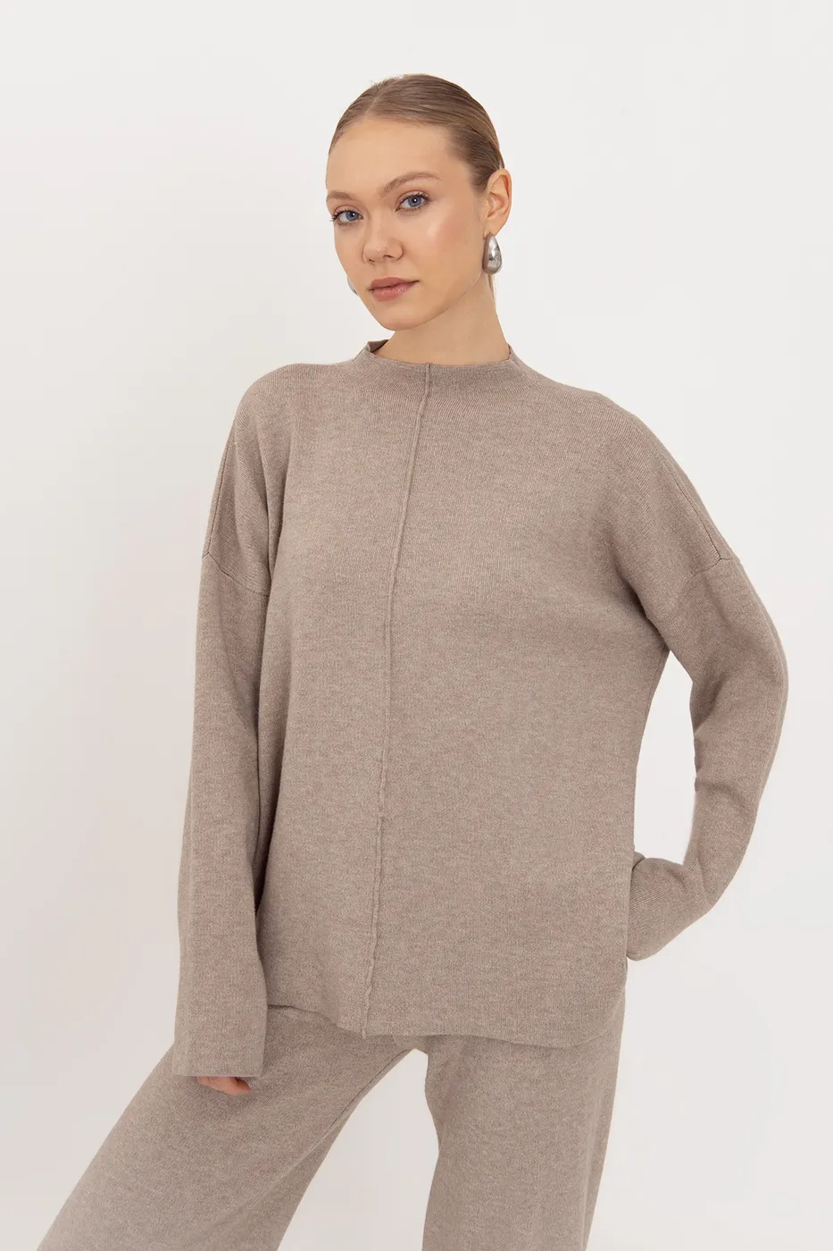 Bayan Vizon Dik Yaka Detaylı Oversize Örgü Kazak