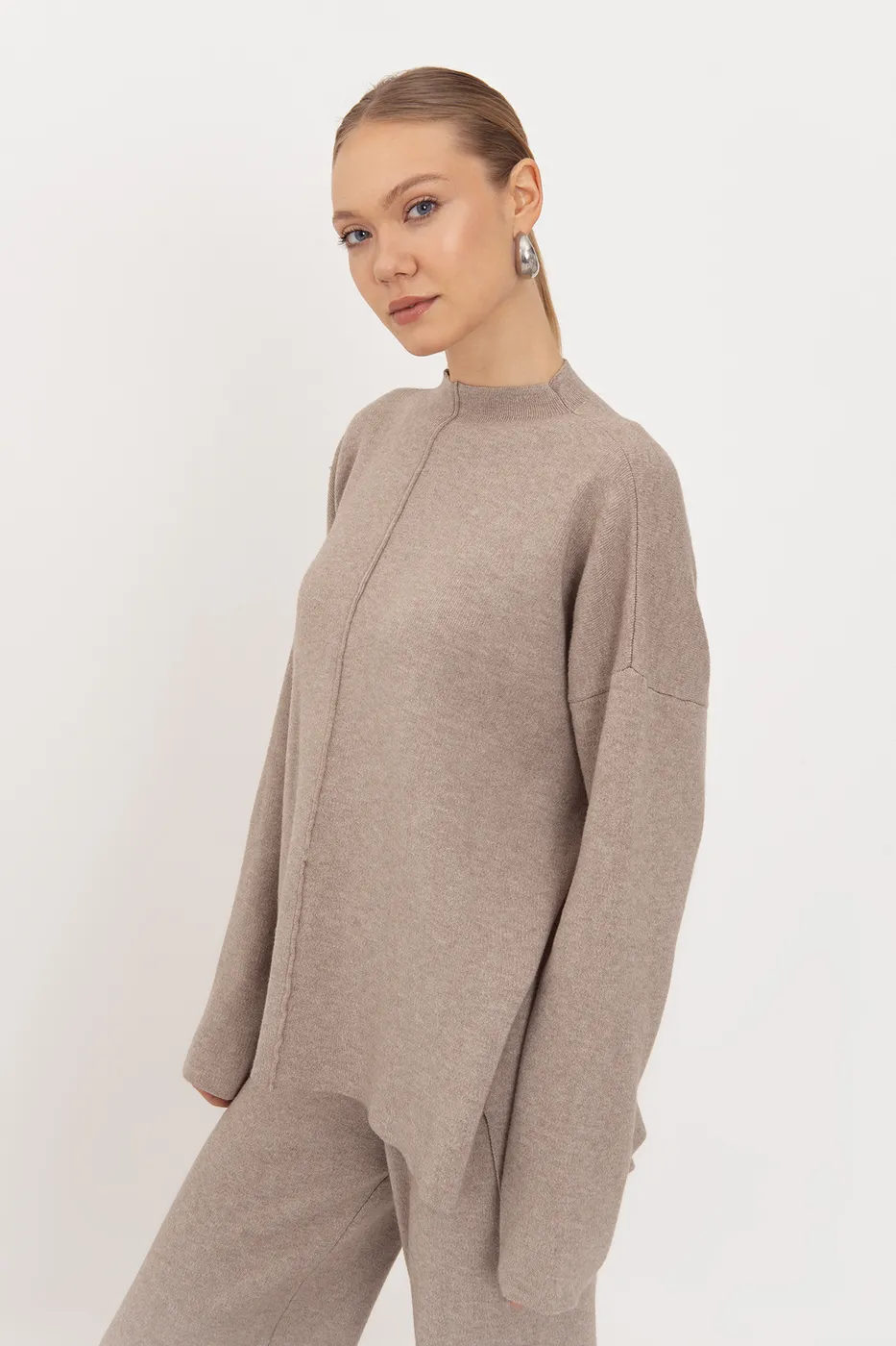 Bayan Vizon Dik Yaka Detaylı Oversize Örgü Kazak