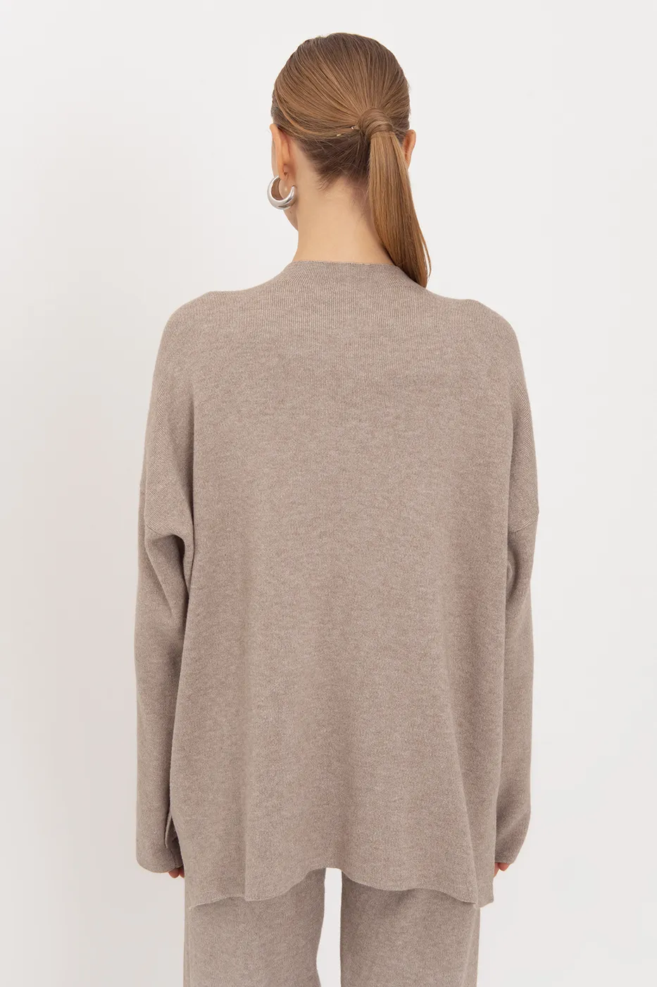 Bayan Vizon Dik Yaka Detaylı Oversize Örgü Kazak