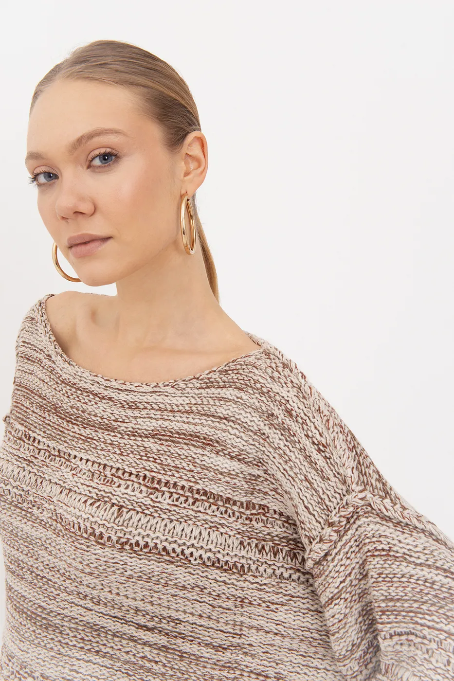 Bayan Ekru Oversize Kayık Yakalı Kazak