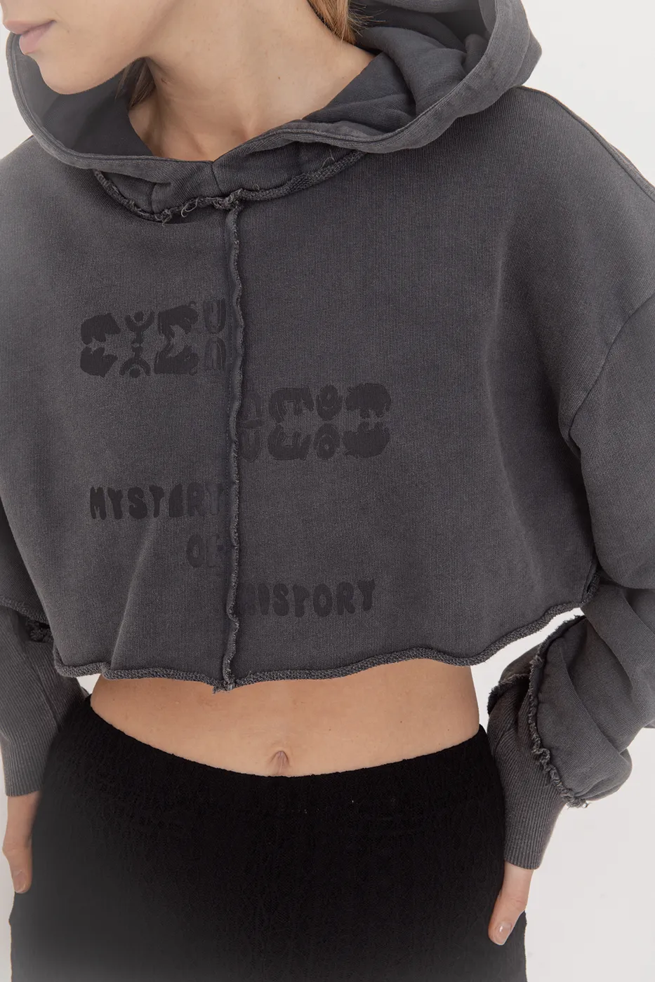 Bayan Antrasit Kapişonlu Baskılı Crop  Sweatshirt