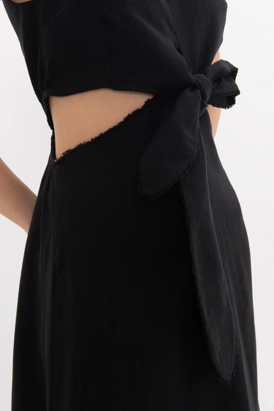 Bayan Siyah %100 Keten Bağcık Detaylı Midi Elbise