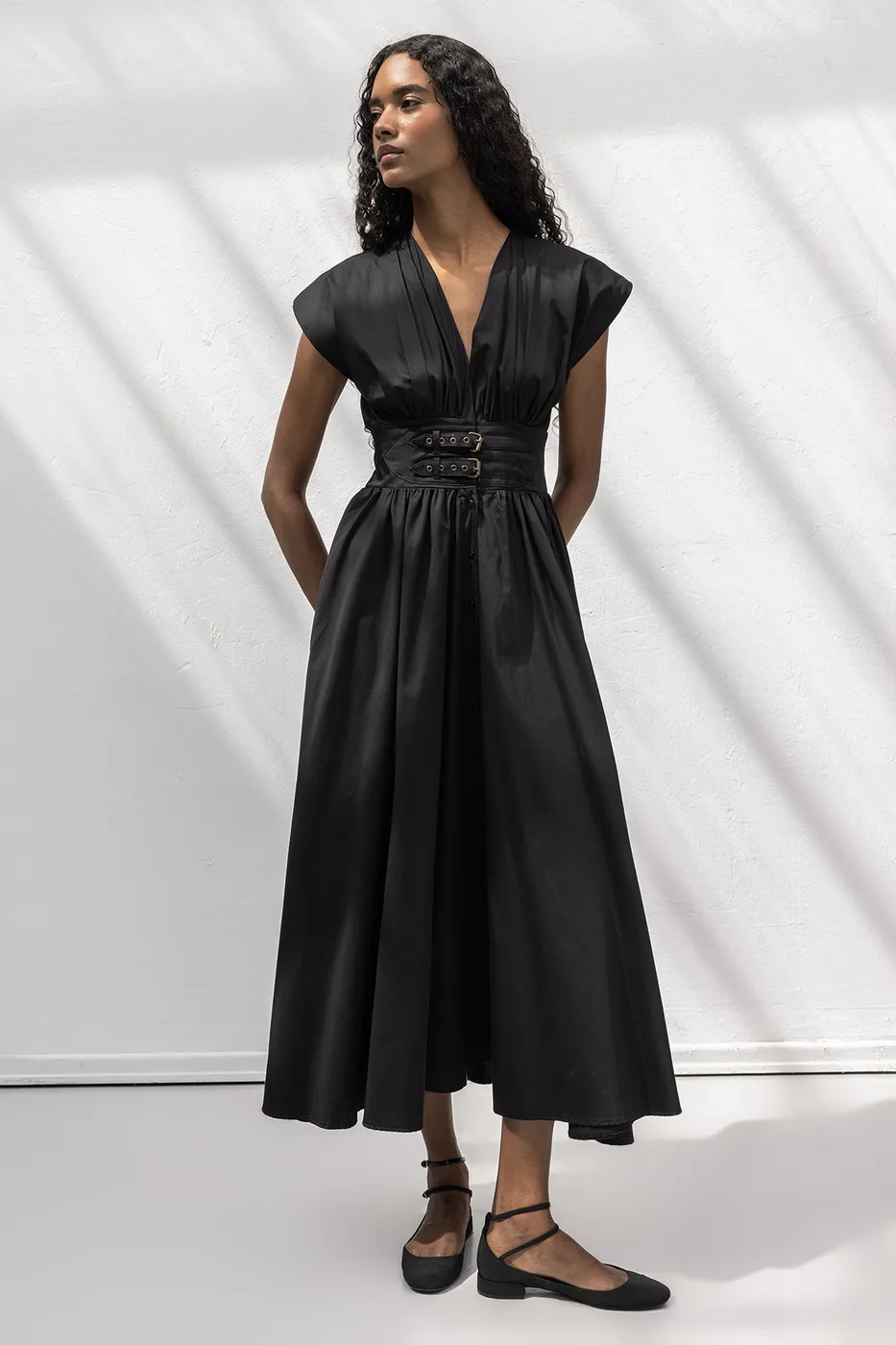 Bayan Siyah Büzgülü Midi Kloş Elbise