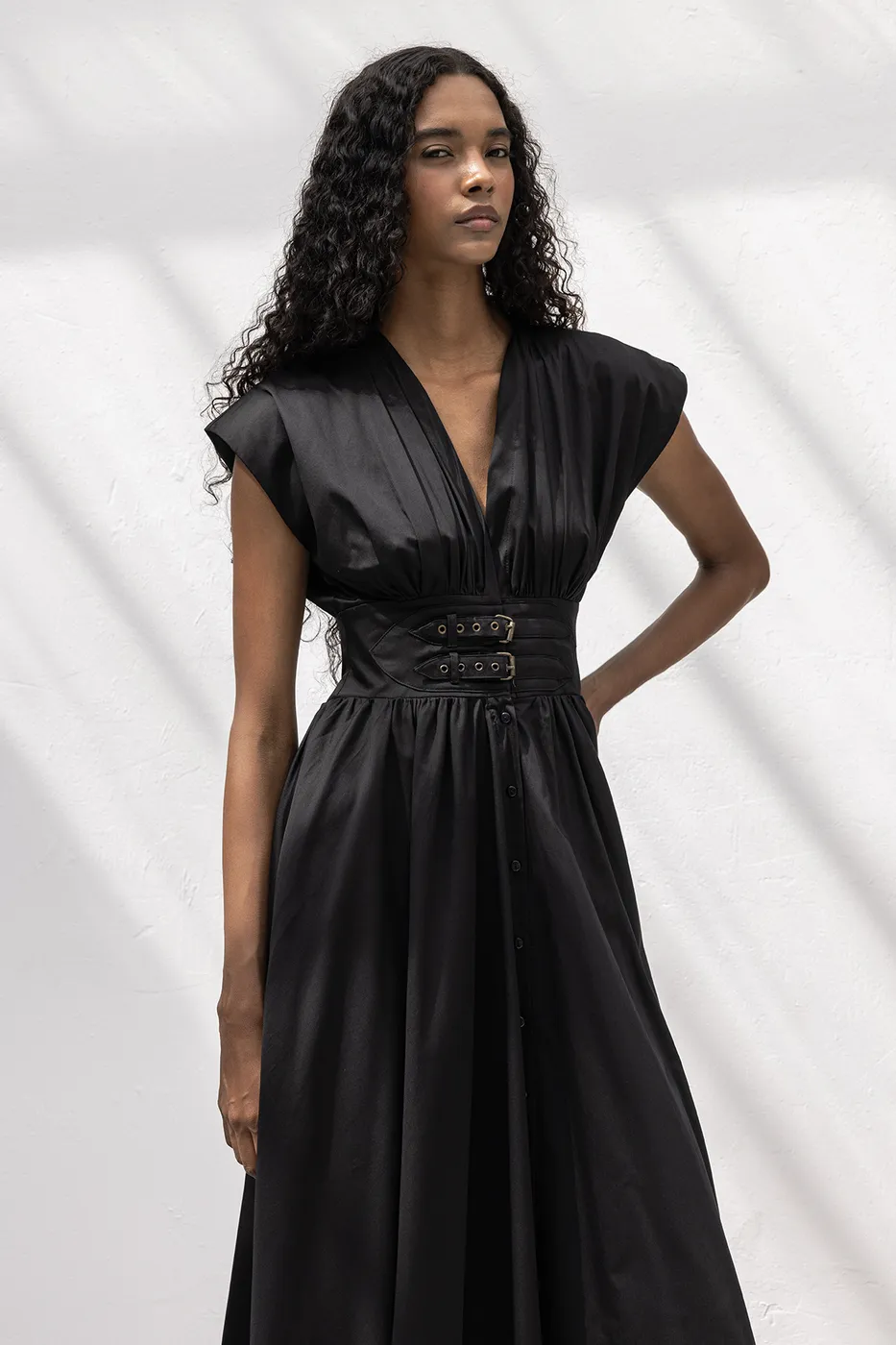 Bayan Siyah Büzgülü Midi Kloş Elbise