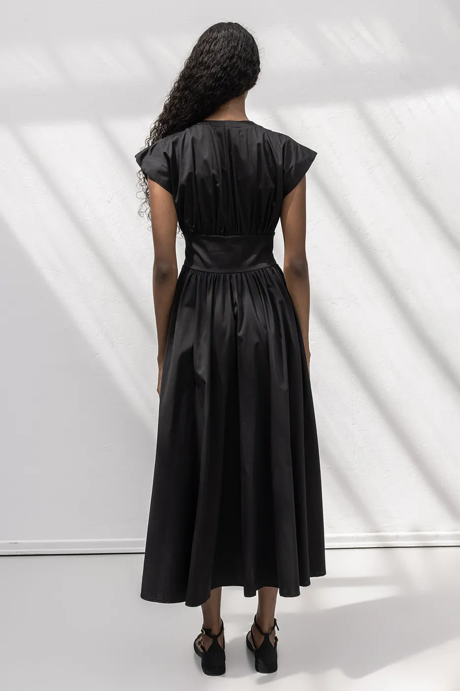 Bayan Siyah Büzgülü Midi Kloş Elbise