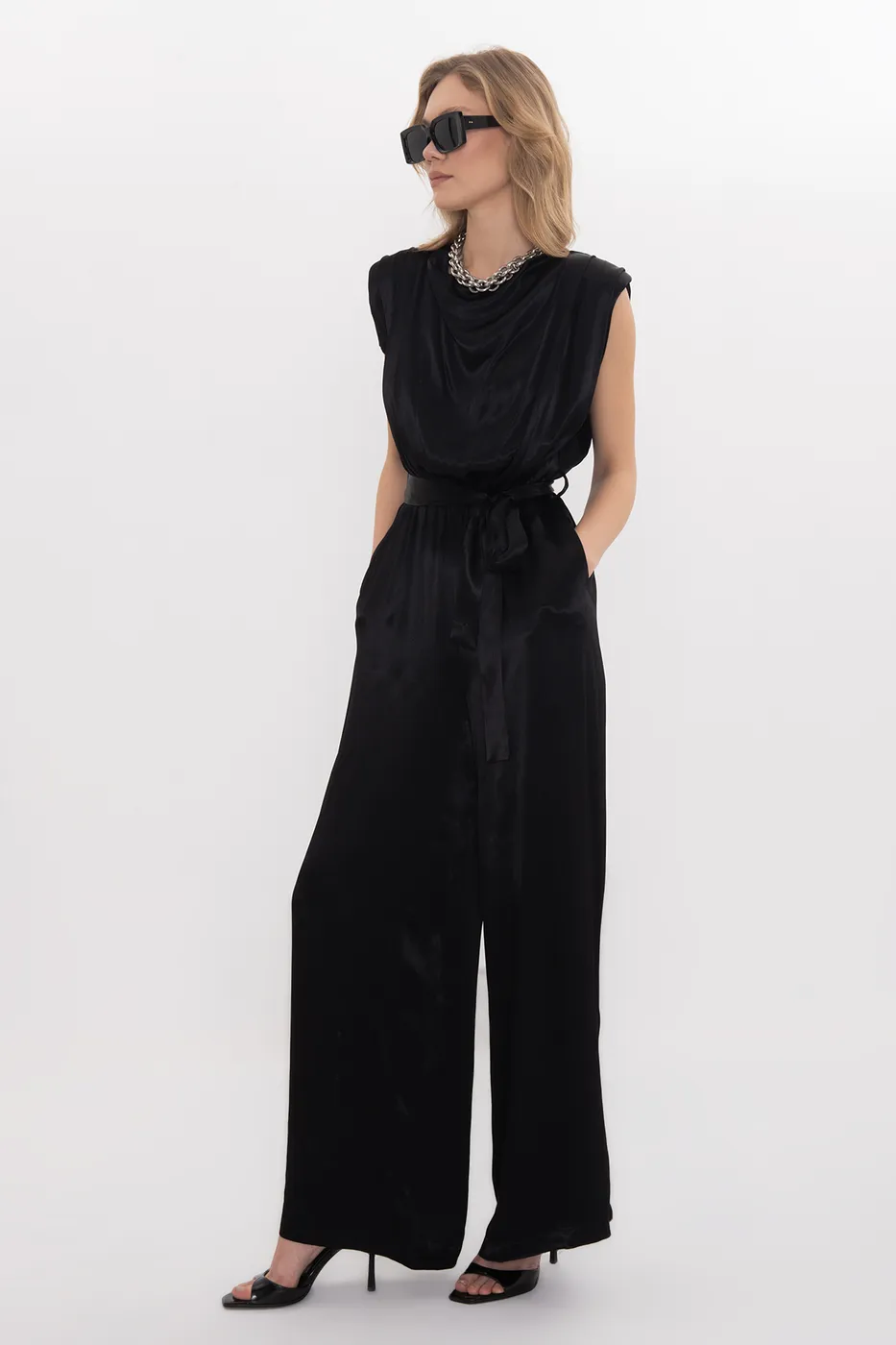 Bayan Siyah Degaje Yakalı Kolsuz Tulum