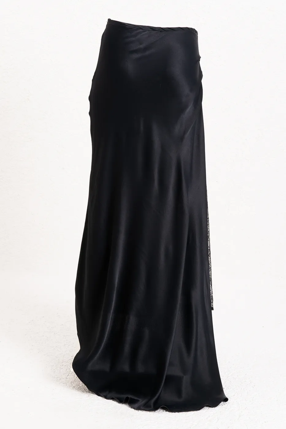 Bayan Siyah Tül Detaylı Volanlı Saten Midi Etek