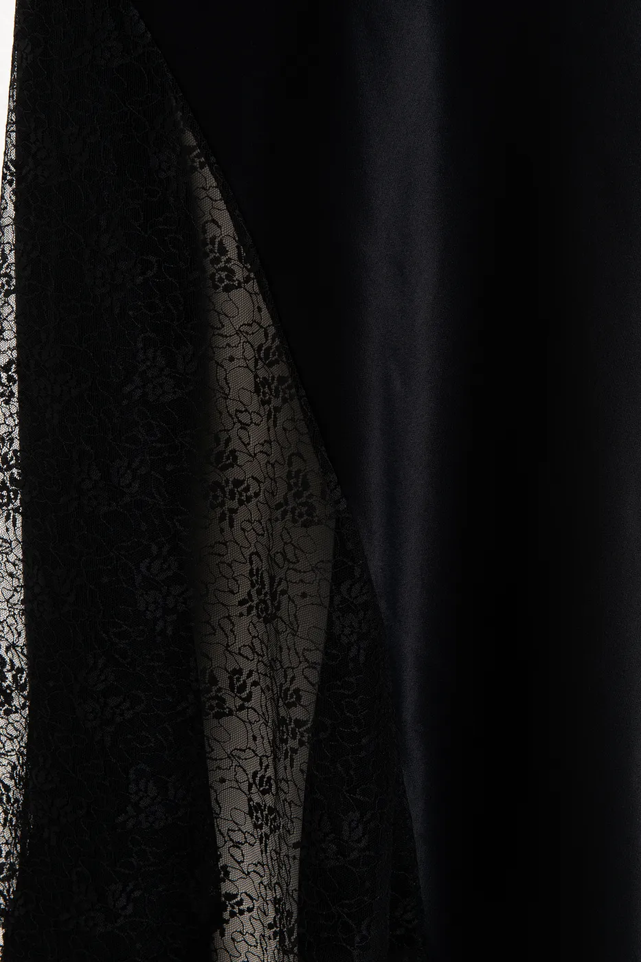 Bayan Siyah Tül Detaylı Volanlı Saten Midi Etek