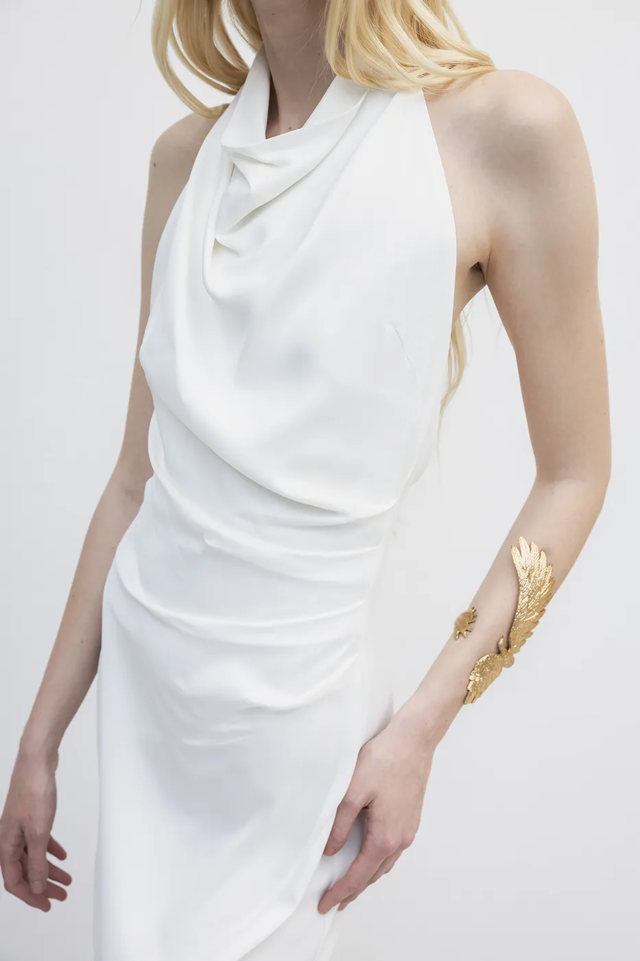 Bayan Beyaz Sırt Dekolteli Maksi Saten Elbise